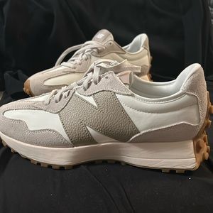 New balance 327 sneakers…never worn
